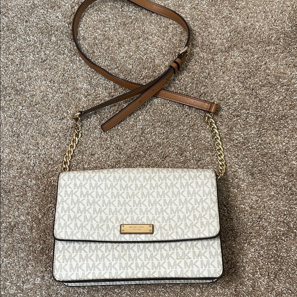 Michael Kors Cream and Tan Crossbody Bag with Gold Chain signature monogram - Picture 2 of 13